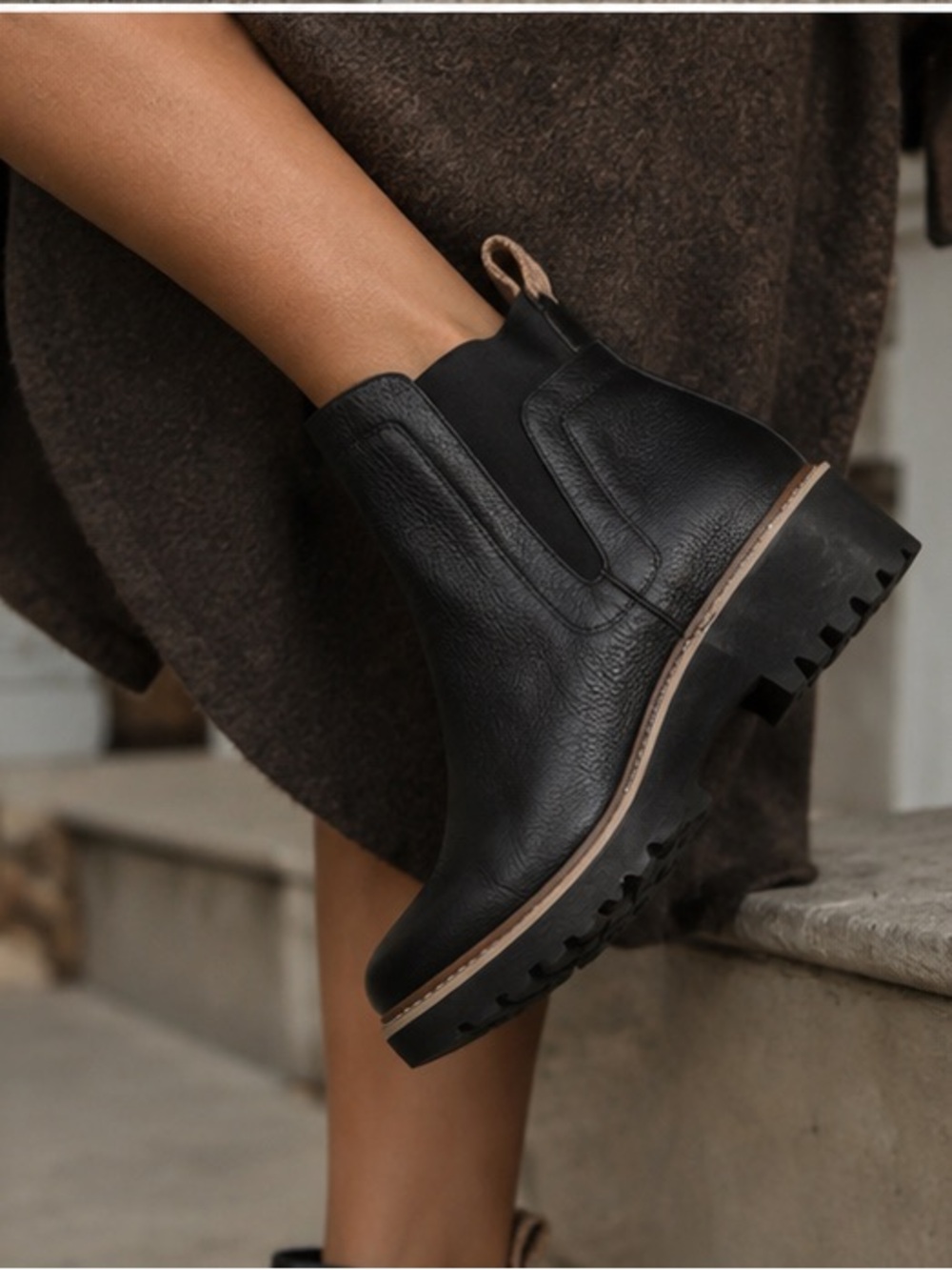 Dolce Vita Huey H2O Black Leather Waterproof Lug Sole Chelsea Boots Sz 9